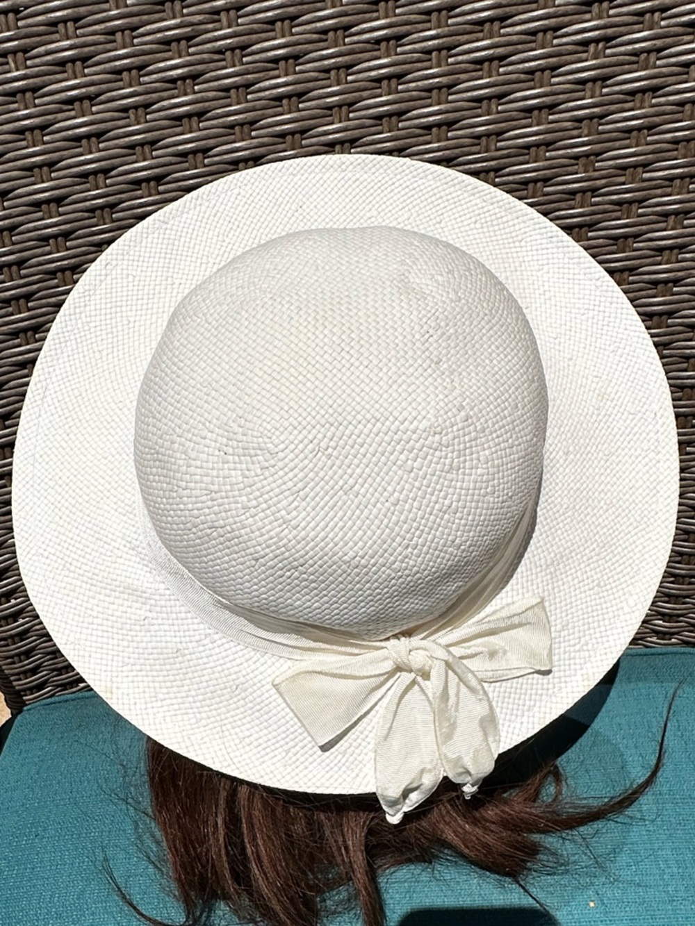 Vintage Women's Cream Straw Cloche Sun Hat with Decorative Bow 12 1/2” clean - Picture 9 of 12